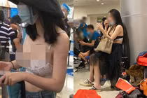 Mặc thế này ra sân bay, chị em khiến người đi cạnh "bối rối"