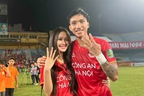 Chuyện tình 3 năm ngọt ngào của Đoàn Văn Hậu và bạn gái