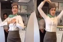 Phát sốt trước nhan sắc của nữ tiếp viên hàng không múa trên máy bay