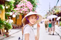 Soi item không thể thiếu của MC Khánh Vy mỗi khi đi du lịch