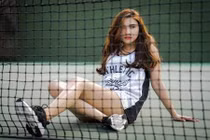 Phát hiện cô bạn gái quyến rũ đến nghẹt thở của “thủ môn quốc dân“