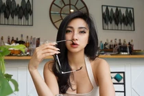 Gái xinh lái siêu xe 20 tỷ đi ăn cơm tấm giờ ra sao?