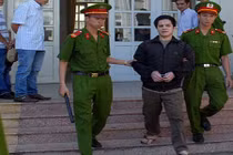 Ra tù chưa về tới nhà đã hiếp dâm, giết 2 người