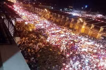 Dân mạng hốt hoảng với hình ảnh lễ hội Hoa đăng Tây Thiên "thất thủ"