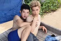 Lộ ảnh Công Phượng "ôm ấp trai lạ" khiến CĐM hết hồn