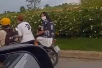 Netizen tranh cãi chàng trai dắt xe... chú ý vị trí của cô gái