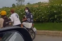 Netizen tranh cãi chàng trai dắt xe... chú ý vị trí của cô gái