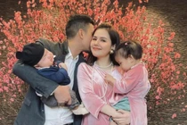 Sinh liền 2 con cho chồng đại gia, hot girl Hà thành "bán than"