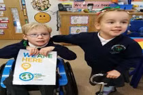 Những bước đi kỳ tích của cậu bé bại não liệt tứ chi