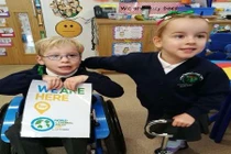 Những bước đi kỳ tích của cậu bé bại não liệt tứ chi