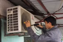 Mẹo đơn giản sửa cục nóng điều hòa chảy nước