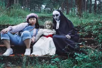 "Rợn người" với Thánh lầy Trang Hý rủ rê Valak và Annabelle lập hội bạn thân