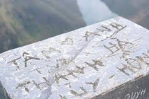 "Phượt thủ rởm" và những hình ảnh xấu xí khiến CĐM điên tiết