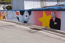 CĐM thích thú với loạt tranh bích họa U23 Việt Nam tại Hàn Quốc