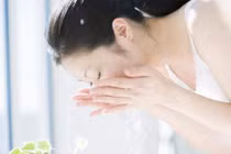 Những nguyên tắc vàng khi chăm sóc da mụn phái đẹp cần biết