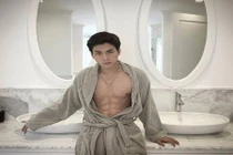 Cựu nam sinh ĐH Nội Vụ hớp hồn chị em bằng body chuẩn