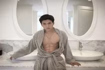 Cựu nam sinh ĐH Nội Vụ hớp hồn chị em bằng body chuẩn