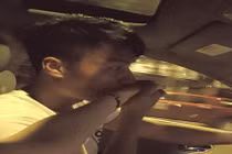 Hot boy U23 VN khoe ảnh hôn tay người tình bí mật