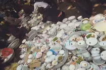 Chị em sung sướng khi thoát kiếp "rửa bát chung thân" ngày Tết