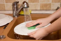 Nghiên cứu mới: Rửa bát giúp bạn sống lâu hơn