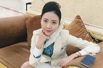 Nhan sắc “người yêu Sơn Tùng” làm tiếp viên hàng không ở HQ