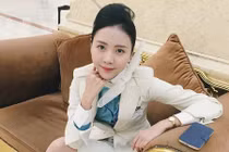 Nhan sắc “người yêu Sơn Tùng” làm tiếp viên hàng không ở HQ