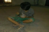 Bắt đối tượng trộm xong, mời... ăn no rồi giao công an