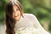 Nữ sinh ĐH Ngoại thương diện áo dài khiến dân mạng hỏi "nhà em ở đâu thế"