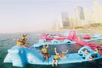 Giới trẻ thi nhau check-in tại công viên nước "khủng" ở Dubai