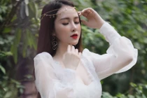 Ngoài tài năng "cô giáo" dạy trang điểm gây sốt mạng vì lý gì này