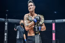 Võ sĩ gốc Việt Thành Lê đả bại bao đối thủ trước Martin Nguyễn? 