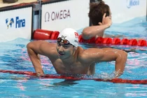VĐV bơi lội điển trai “6 múi” gây sốt mạng Trung Quốc