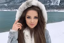 Hot girl Nga sở hữu thân hình nóng bỏng nhưng lại hút hồn fan bằng điểm này