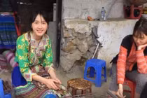 Hot girl dân tộc bán cơm lam gây bão mạng nhờ nhan sắc "cực phẩm"