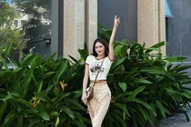 Gái xinh "quê lúa" lên sóng, khoe đường cong ai ngắm cũng khen