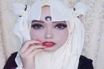 Cô gái Malaysia biến hóa “ảo diệu” với khăn trùm đầu