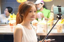 Nữ streamer có "góc nghiêng thần thánh" hớp hồn trai trẻ