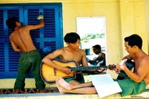 Bộ ảnh miêu tả chân thực cuộc sống của chàng tân binh