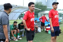 Bùi Tiến Dũng và 12 cầu thủ CLB TP HCM ngừng tập luyện