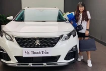 Dân mạng "lé mắt" với hình ảnh vlogger Việt tậu xe siêu sang