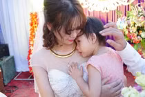 Chị lấy chồng, em gái khóc như mưa vì lý do không tưởng