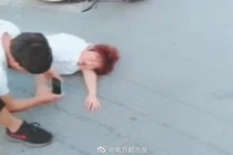 Blogger Trung Quốc dàn dựng cảnh đâm Lamborghini vào mẹ để câu view