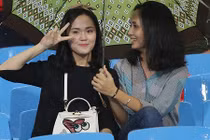 Việt Nam thắng đậm Campuchia, em vợ Văn Quyết nổi như cồn