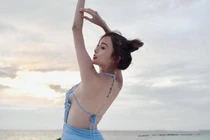 Bà mẹ 1 con khoe dáng như "thần Vệ Nữ", ai ngắm cũng mê