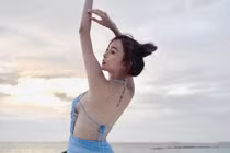 Bà mẹ 1 con khoe dáng như "thần Vệ Nữ", ai ngắm cũng mê