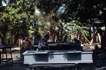 Thành phố quan tài phát triển ở đất nước nhiều án mạng