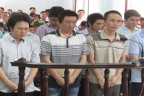 Bảy thanh tra giao thông nhận hối lộ hầu tòa