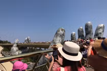 CĐM phát hoảng cảnh cầu Vàng Đà Nẵng "nhung nhúc người" dịp nghỉ lễ