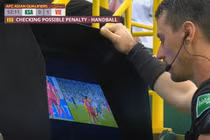 Công nghệ VAR và nạn nhân mới nhất mang tên đội tuyển Việt Nam