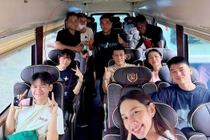 Cùng tham gia thiện nguyện, Quang Linh Vlogs và hoa hậu có thái độ lạ